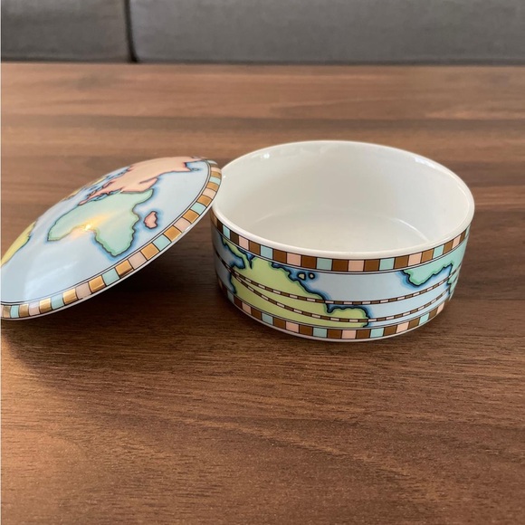 Tiffany & Co. Atlas collection Porcelain Map Lidded Trinket Box and Mug. - Picture 3 of 7